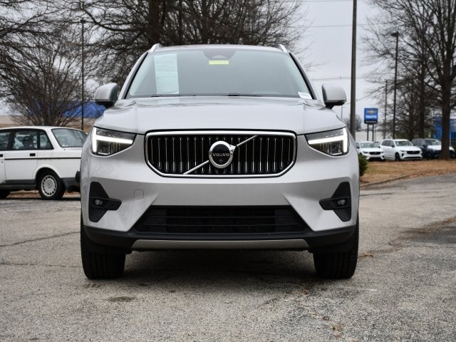 2025 Volvo XC40 B5 Plus Bright Theme