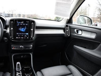 2025 Volvo XC40 B5 Plus Bright Theme