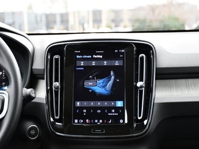 2025 Volvo XC40 B5 Plus Bright Theme