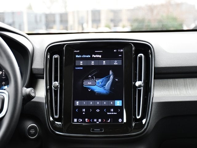 2025 Volvo XC40 B5 Plus Bright Theme