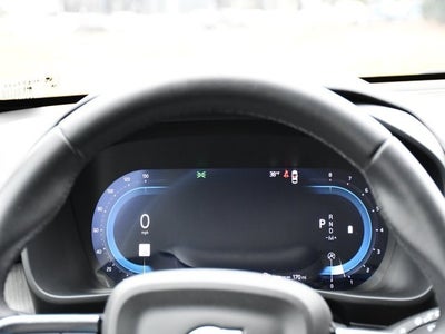 2025 Volvo XC40 B5 Plus Bright Theme