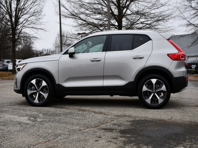 2025 Volvo XC40 B5 Plus Bright Theme
