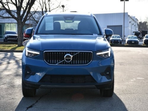 2025 Volvo XC40 B5 Plus Bright Theme
