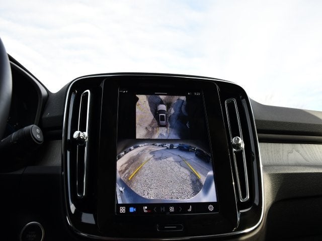 2025 Volvo XC40 B5 Plus Bright Theme