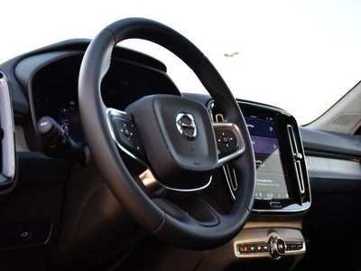 2025 Volvo XC40 B5 Plus Bright Theme