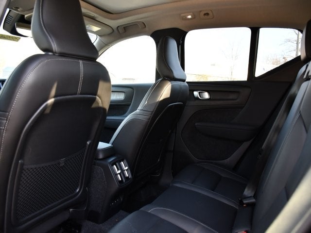 2025 Volvo XC40 B5 Plus Bright Theme