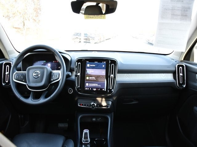 2025 Volvo XC40 B5 Plus Bright Theme