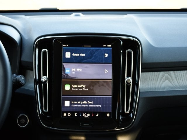 2025 Volvo XC40 B5 Plus Bright Theme