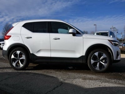 2025 Volvo XC40 B5 Plus Bright Theme