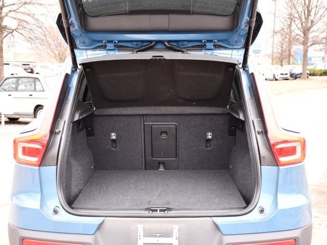 2025 Volvo XC40 B5 Core