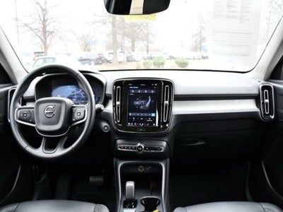 2025 Volvo XC40 B5 Core