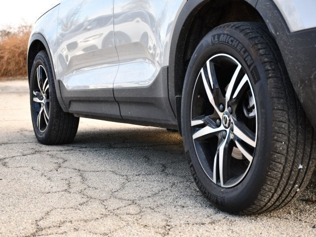 2025 Volvo XC40 B5 Core