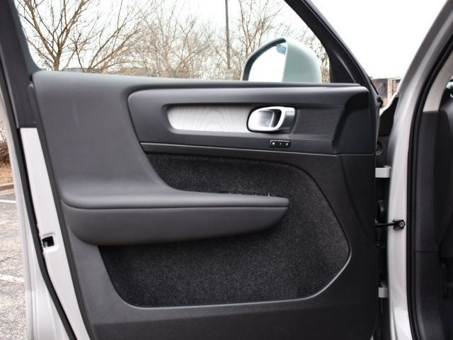 2025 Volvo XC40 B5 Core