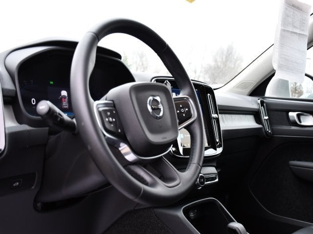 2025 Volvo XC40 B5 Core