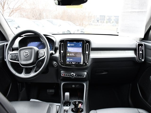 2025 Volvo XC40 B5 Core