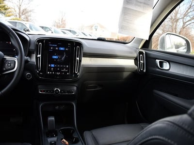 2025 Volvo XC40 B5 Core