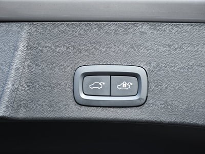 2025 Volvo XC40 B5 Core