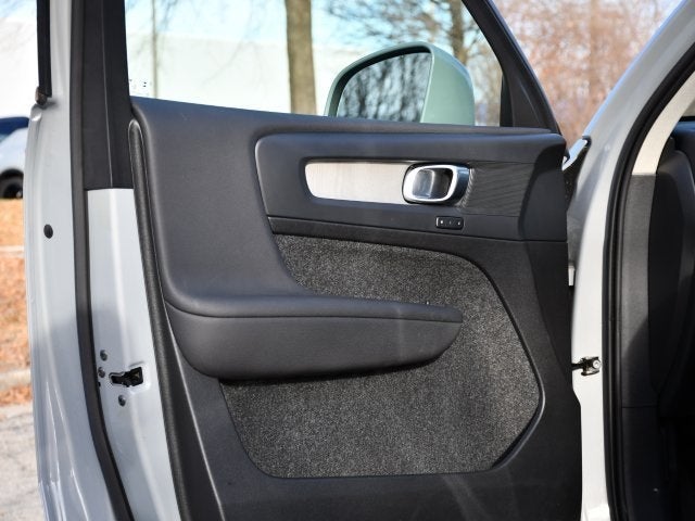 2025 Volvo XC40 B5 Core