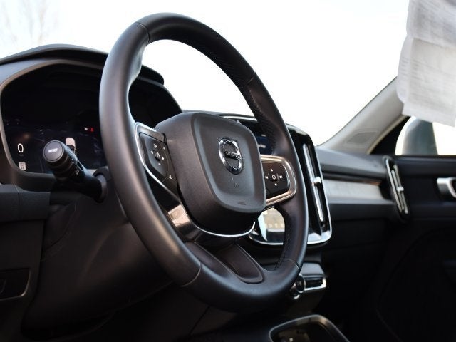 2025 Volvo XC40 B5 Core