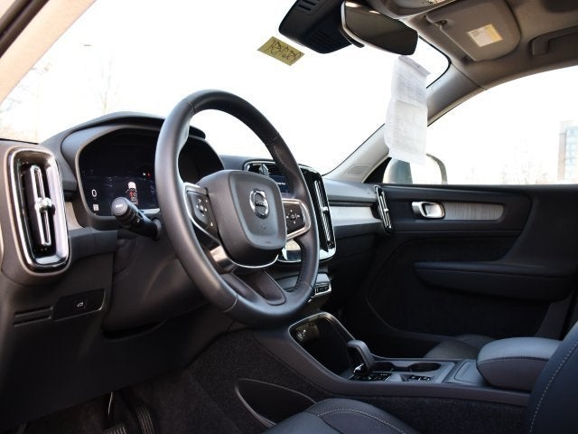 2025 Volvo XC40 B5 Core