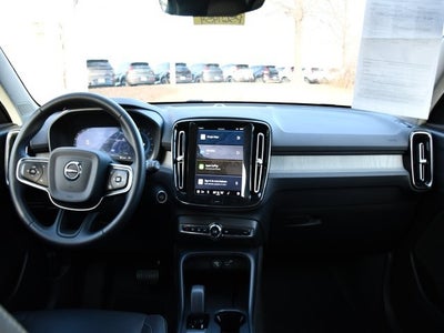 2025 Volvo XC40 B5 Core