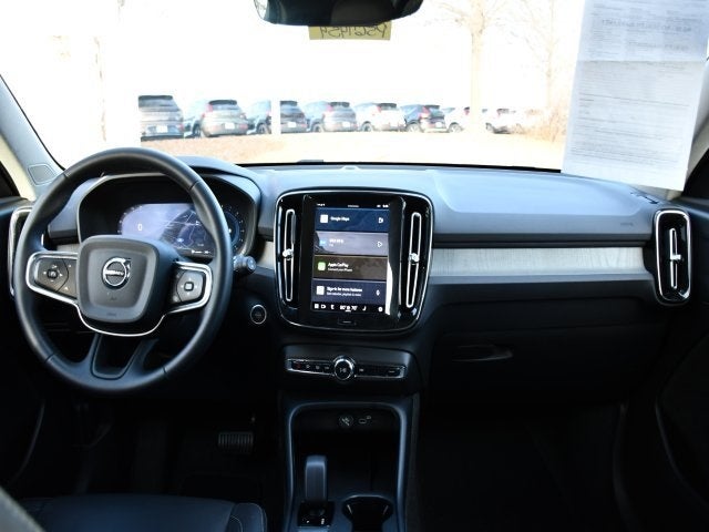 2025 Volvo XC40 B5 Core