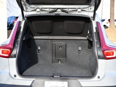 2025 Volvo XC40 B5 Core