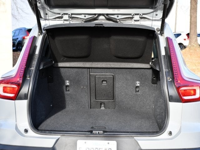 2025 Volvo XC40 B5 Core