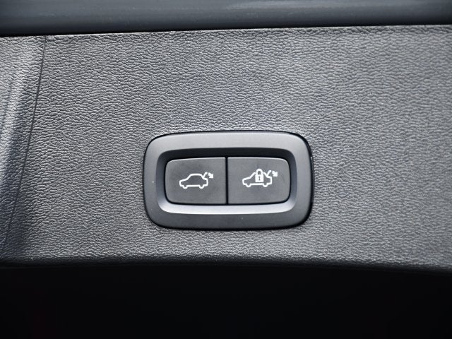 2025 Volvo XC40 B5 Core