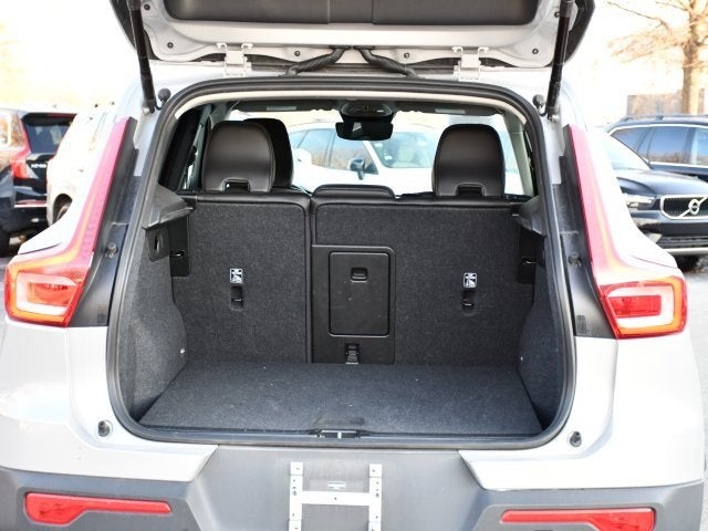 2025 Volvo XC40 B5 Core