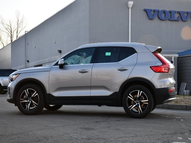 2025 Volvo XC40 B5 Core