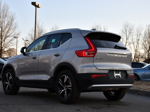 2025 Volvo XC40 B5 Core