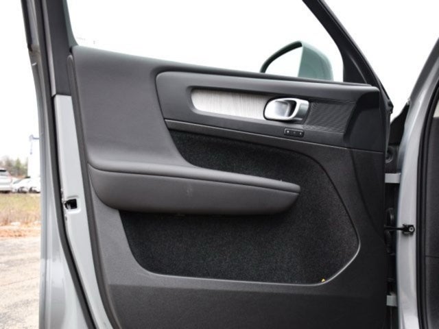 2025 Volvo XC40 B5 Core