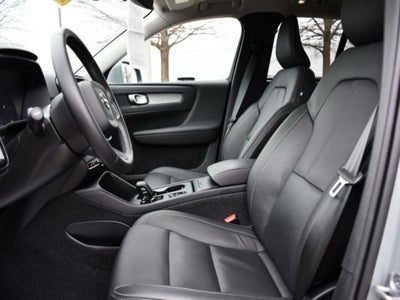 2025 Volvo XC40 B5 Core