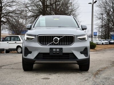 2025 Volvo XC40 B5 Core