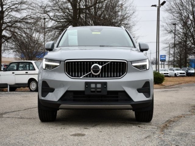 2025 Volvo XC40 B5 Core