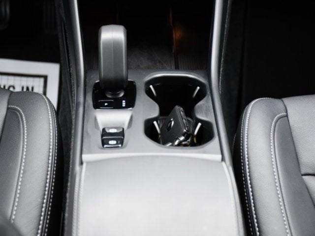 2025 Volvo XC40 B5 Core