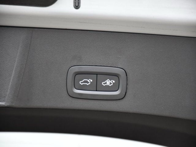 2025 Volvo XC40 B5 Core