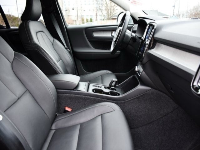 2025 Volvo XC40 B5 Core