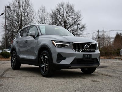 2025 Volvo XC40 B5 Core