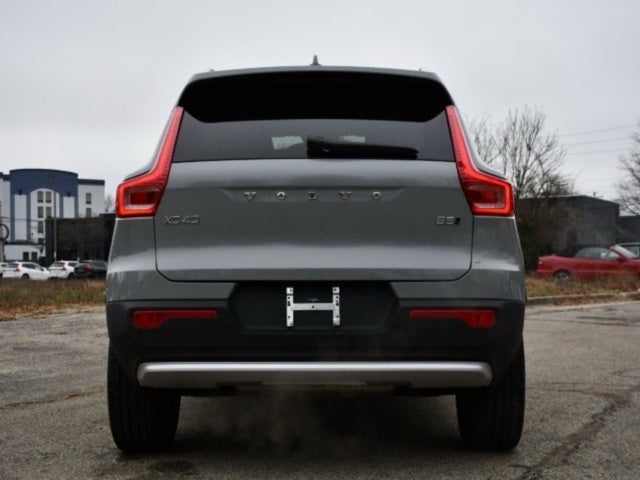 2025 Volvo XC40 B5 Core