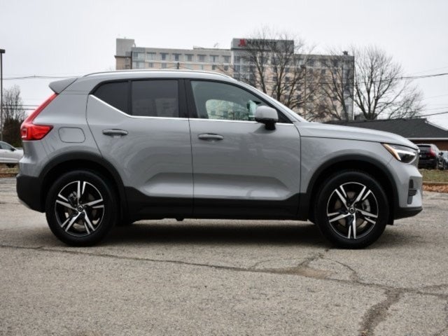 2025 Volvo XC40 B5 Core