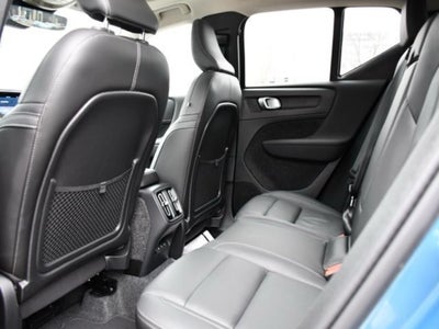 2025 Volvo XC40 B5 Core