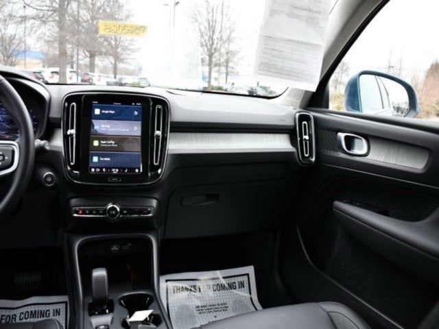 2025 Volvo XC40 B5 Core