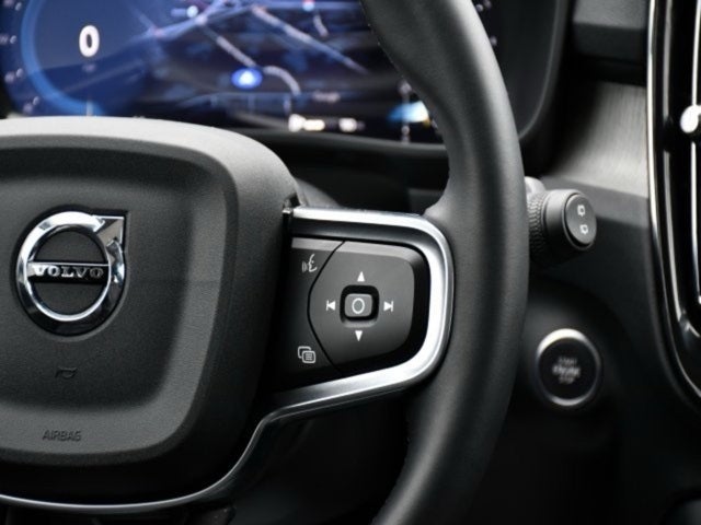 2025 Volvo XC40 B5 Core