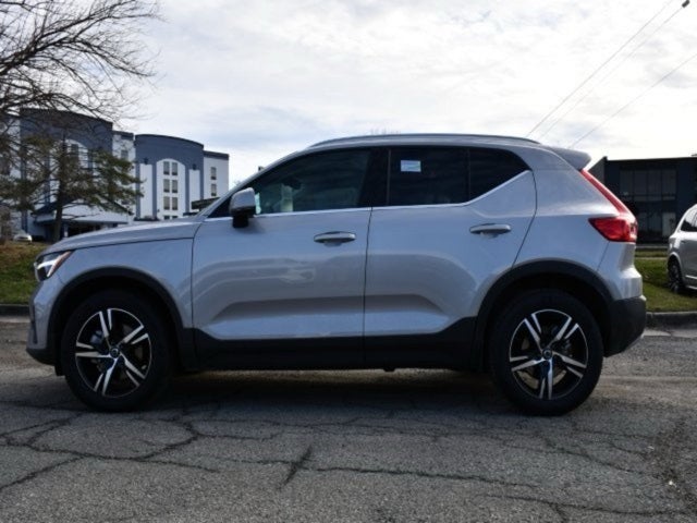 2025 Volvo XC40 B5 Core