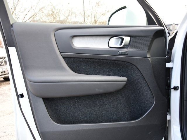 2025 Volvo XC40 B5 Core