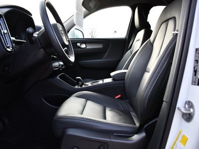 2025 Volvo XC40 B5 Core