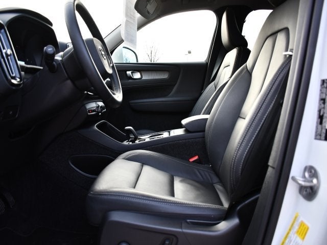 2025 Volvo XC40 B5 Core