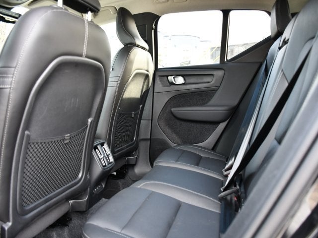 2025 Volvo XC40 B5 Core